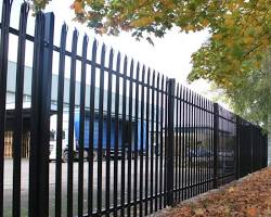 Barrière difficile à franchir, avec têtes en pointe (triple pointe, arrondie).